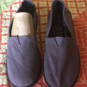 Toms Shoes